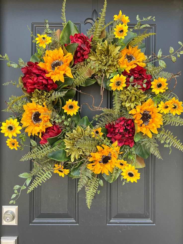 seasonal-wreaths-for-living-room-front-door-decor-ideas