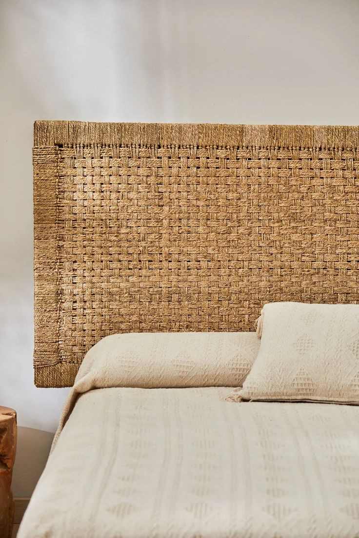 sea-grass-headboards-modern-coastal-bedroom-decor-ideas