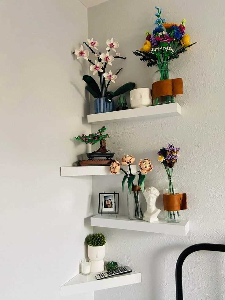 corner-shelves-small-office-wall-decor-ideas