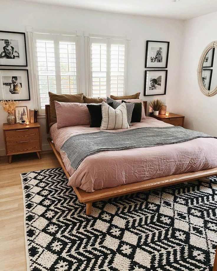 layered-rugs-minimalist-bohemian-bedroom-ideas