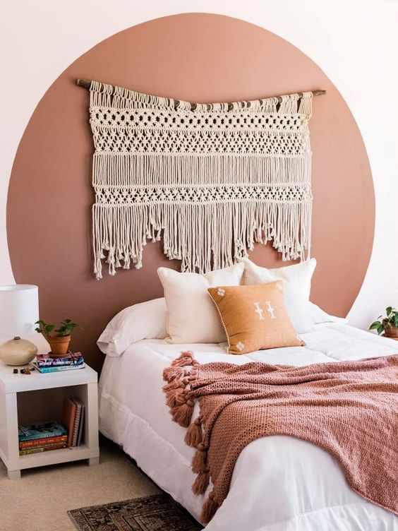 macramé-wall-hanging-minimalist-bohemian-bedroom-ideas