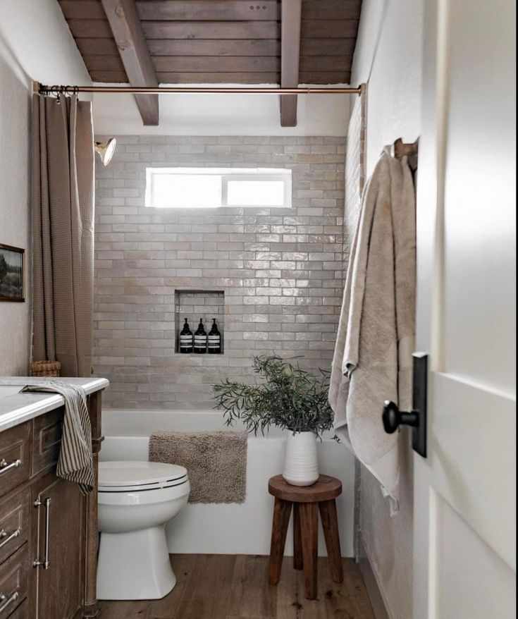 shiplap-walls-farmhouse-bathroom-decor-ideas