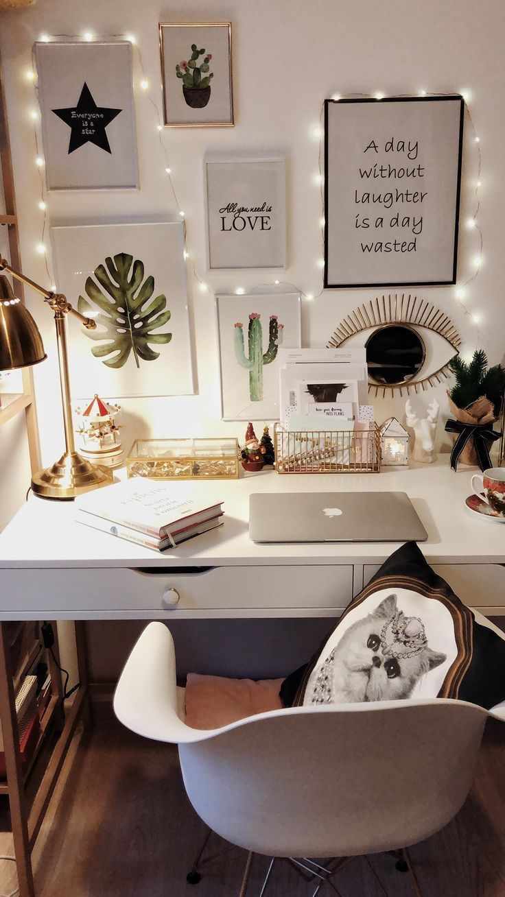 string-lights-small-office-wall-decor-ideas