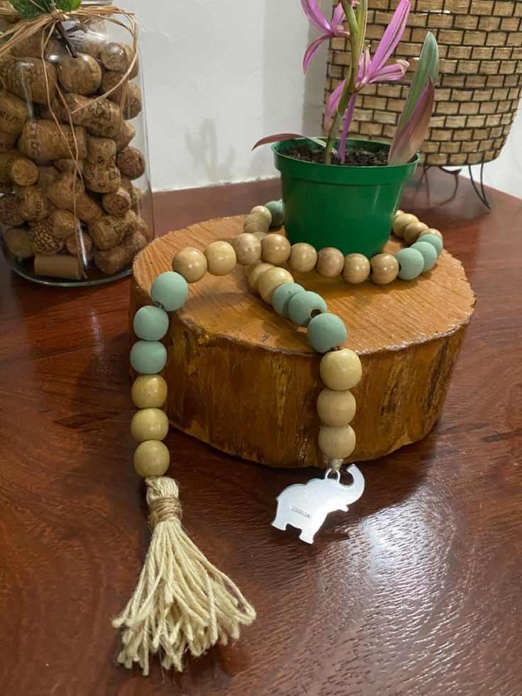 wooden-bead-garland-boho-coastal-bedroom-ideas