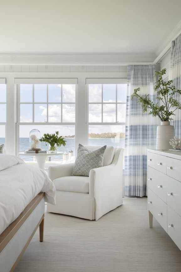 white-washed-floorboards-modern-coastal-bedroom-decor-ideas