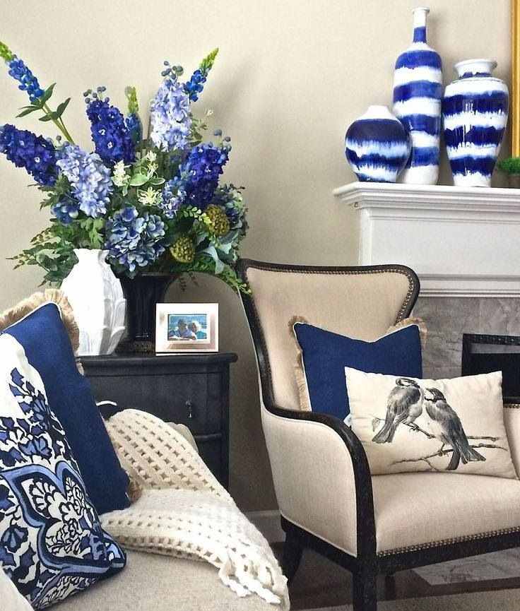 blue-and-white-stripped-fabric-greek-style-living-room-decor-ideas