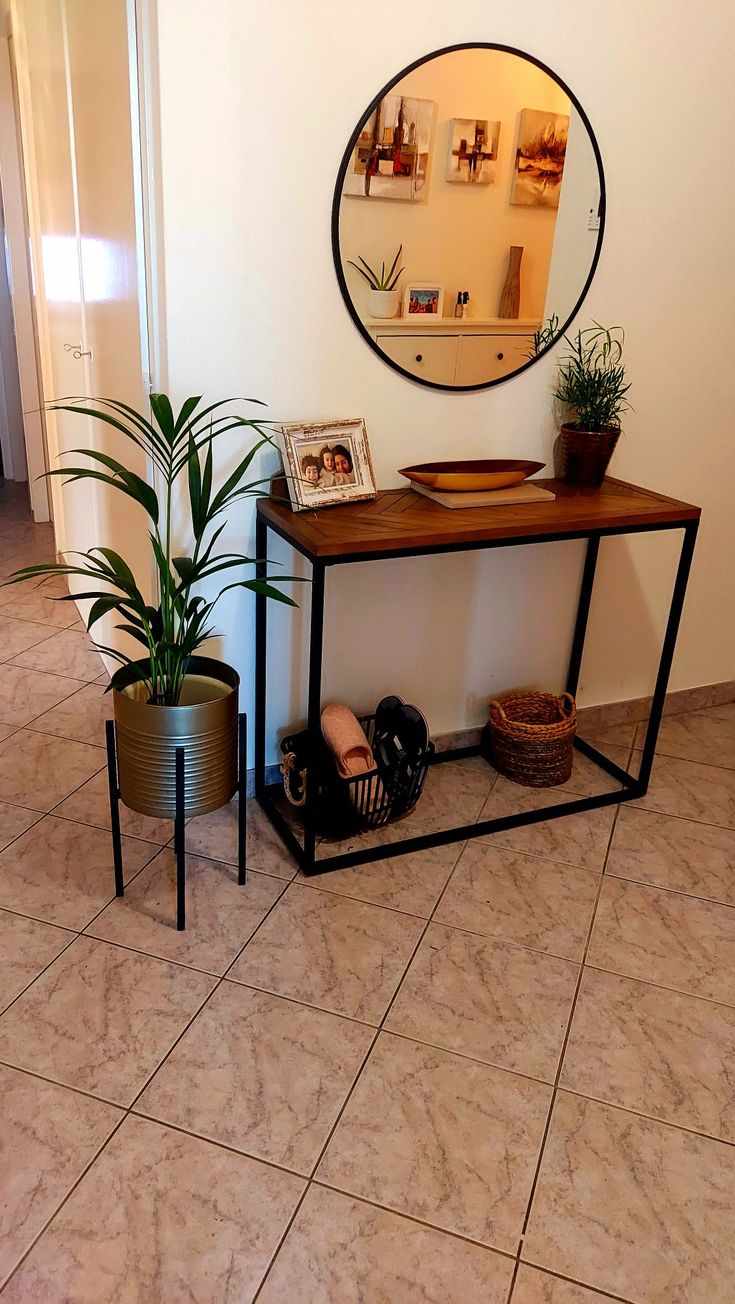 compact-and-chic-hallway-console-table-ideas
