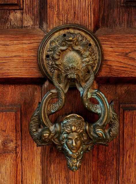 artistic-doorbell-living-room-front-door-ideas