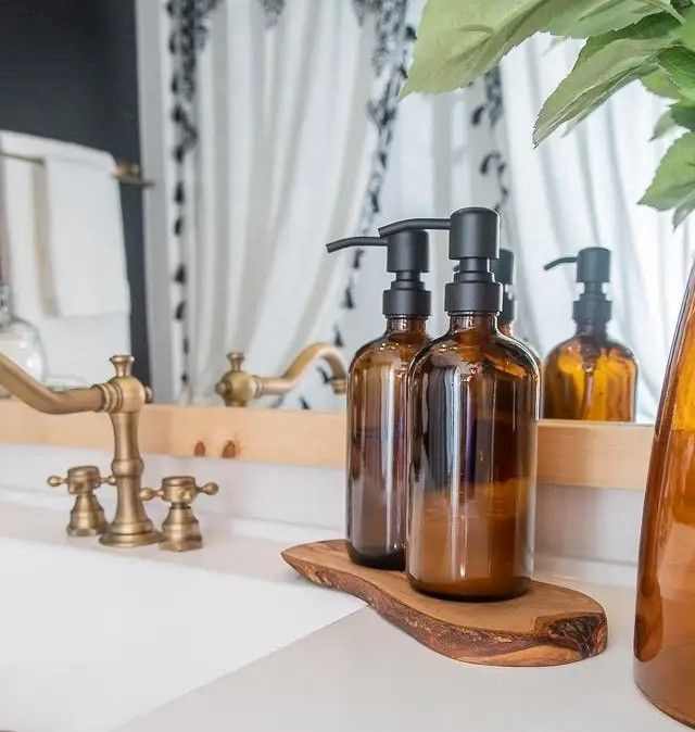 decorative-pump-bottles-small-bathroom-counter-decor-ideas