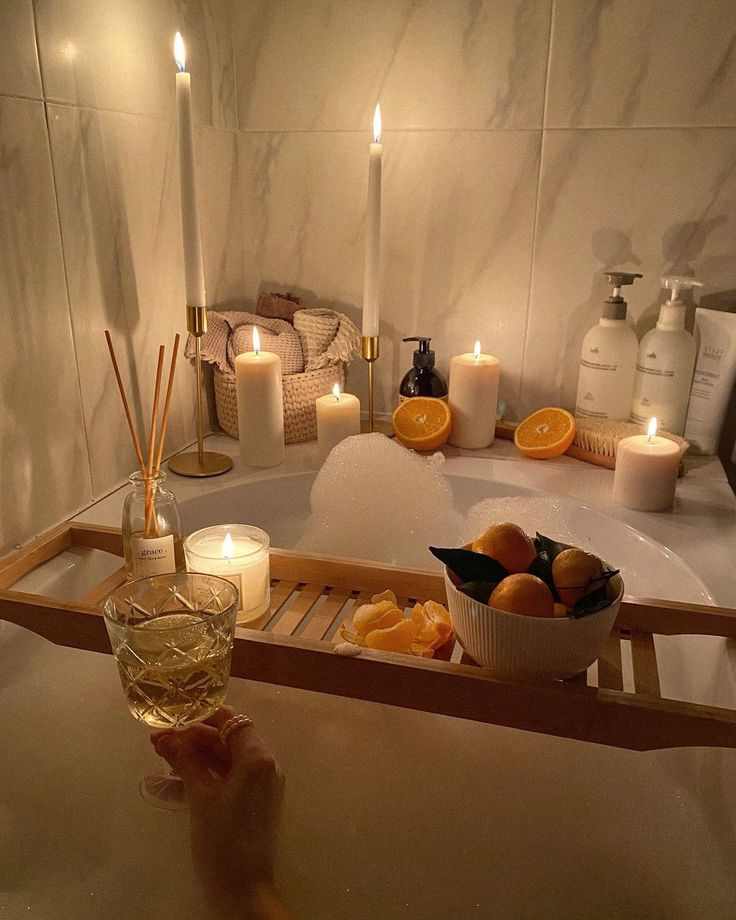 scented-candles-small-bathroom-counter-decor-ideas