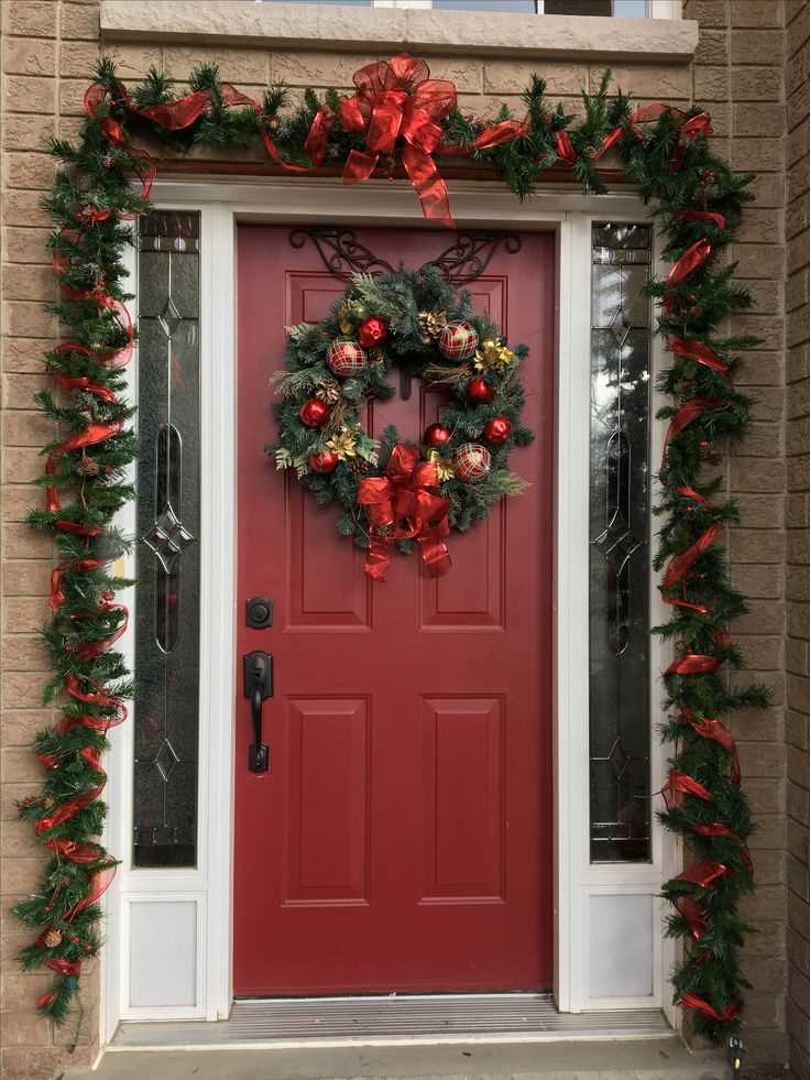 seasonal-garlands-living-room-front-door-ideas