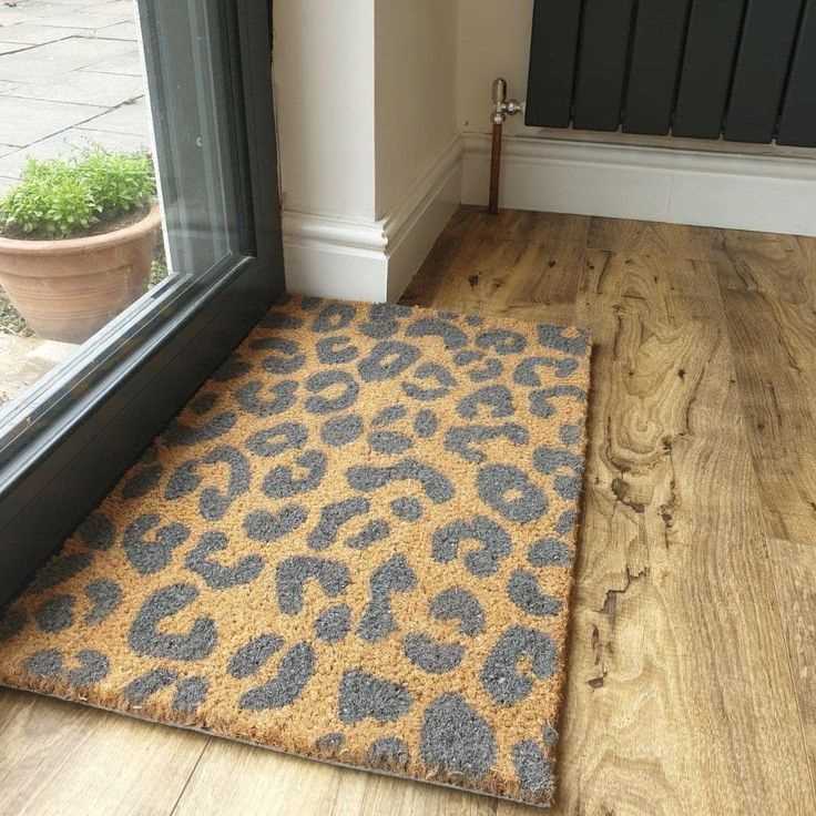 statement-door-mat-in-living-room-front-door