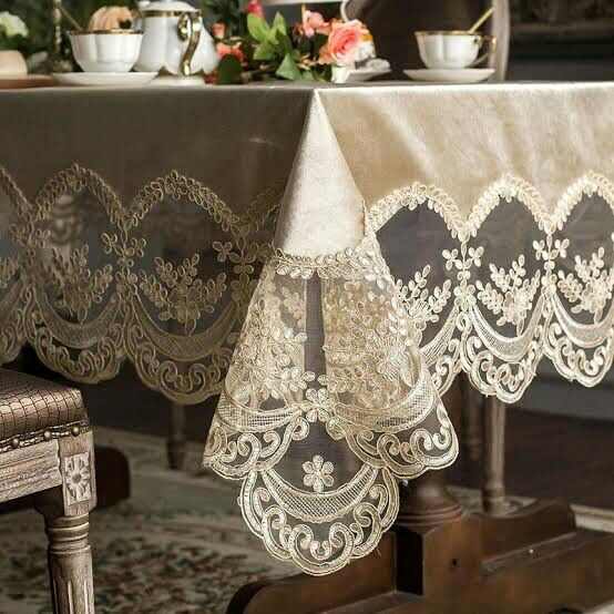 victorian-tablecloth-33-cute-small-victorian-living-room-ideas