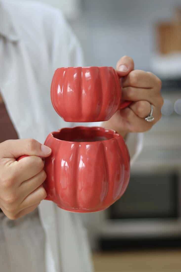 Autumn-Themed Mugs 