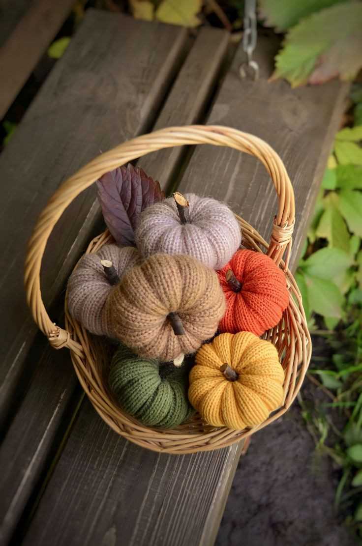 Knit-Pumpkins-as-a-fall-decor-idea-for-home 