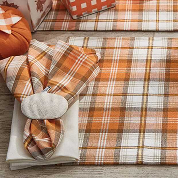 Plaid-Tablecloths-as-a-fall-decor-idea-for-home 