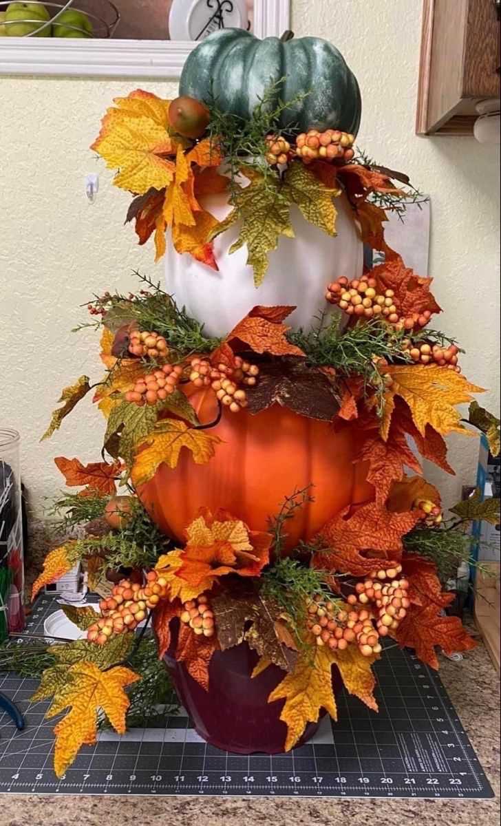 Stacked-Pumpkins-as-a-cozy-autumn-decoration-ideas-for-that-aesthetic-finish 