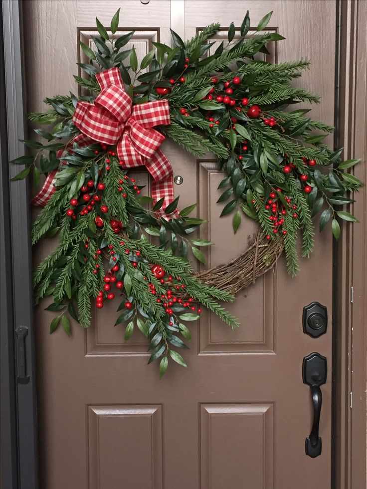 evergreen-wreaths-christmas-aesthetics-decor