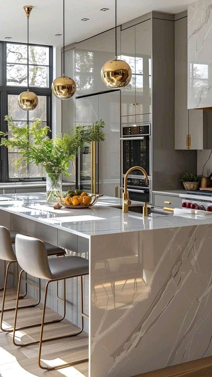 mirrored-back-splash-small-modern-kitchen-design