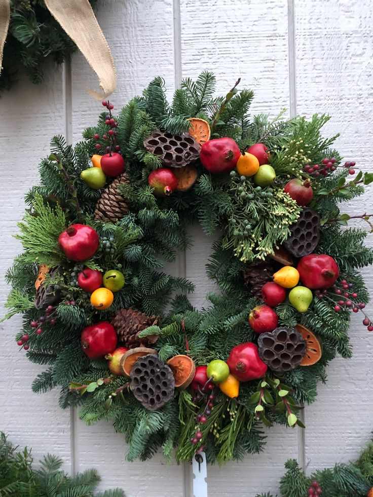 natural-evergreen-garlands-cottage-christmas-decor