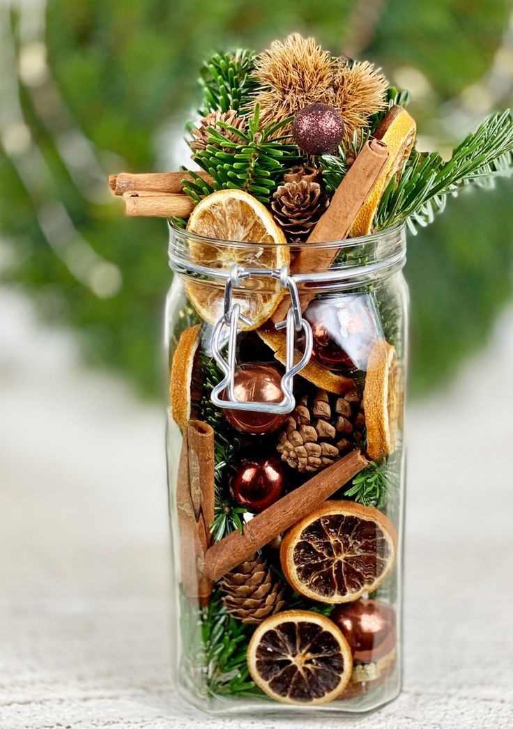 pinecone-and-cinnamon-potpourri-natural-christmas-decor-ideas