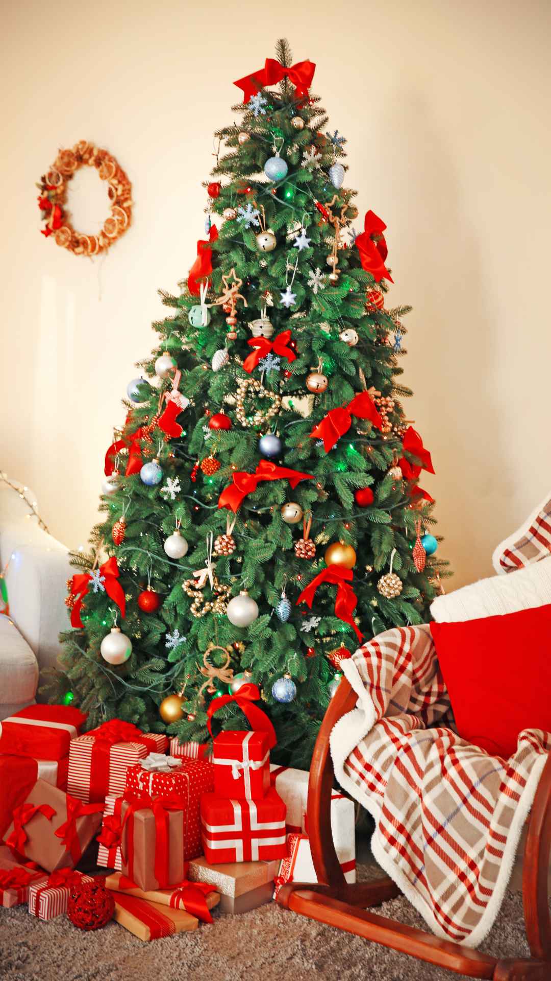 traditional-christmas-tree-in-living-room