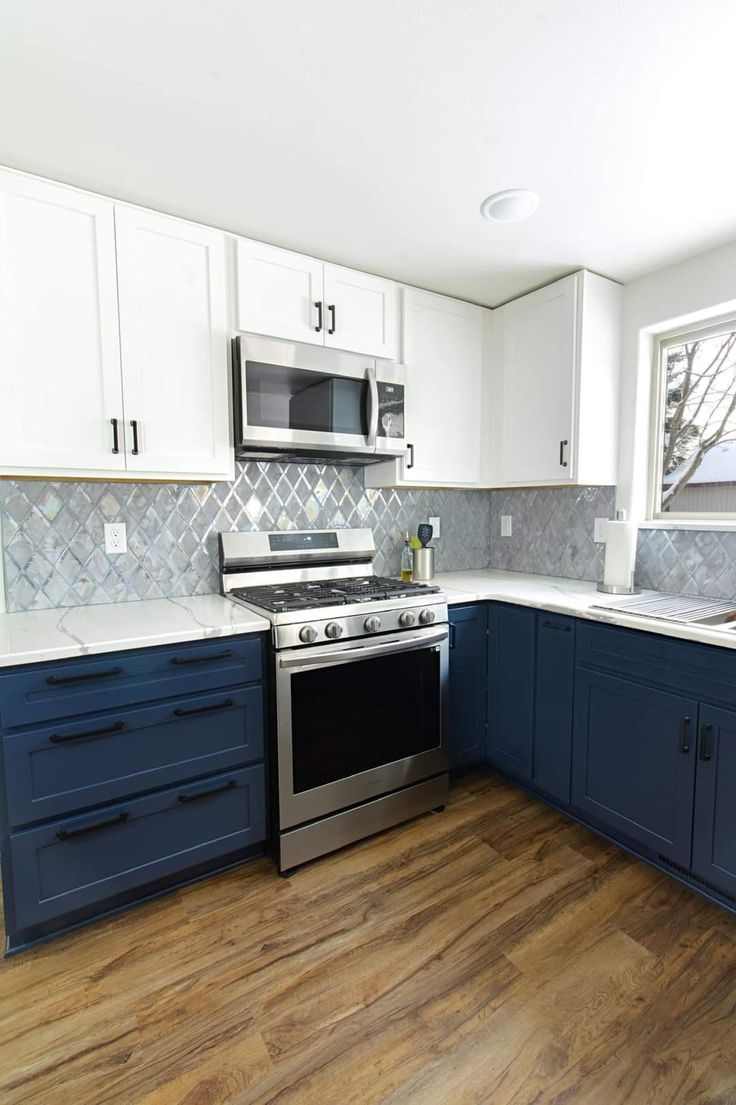 two-toned-cabinets