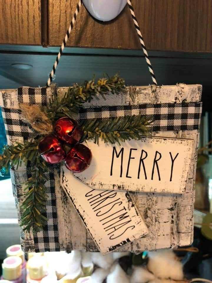 wooden-signs-and-quotes-cottage-christmas-decor-ideas