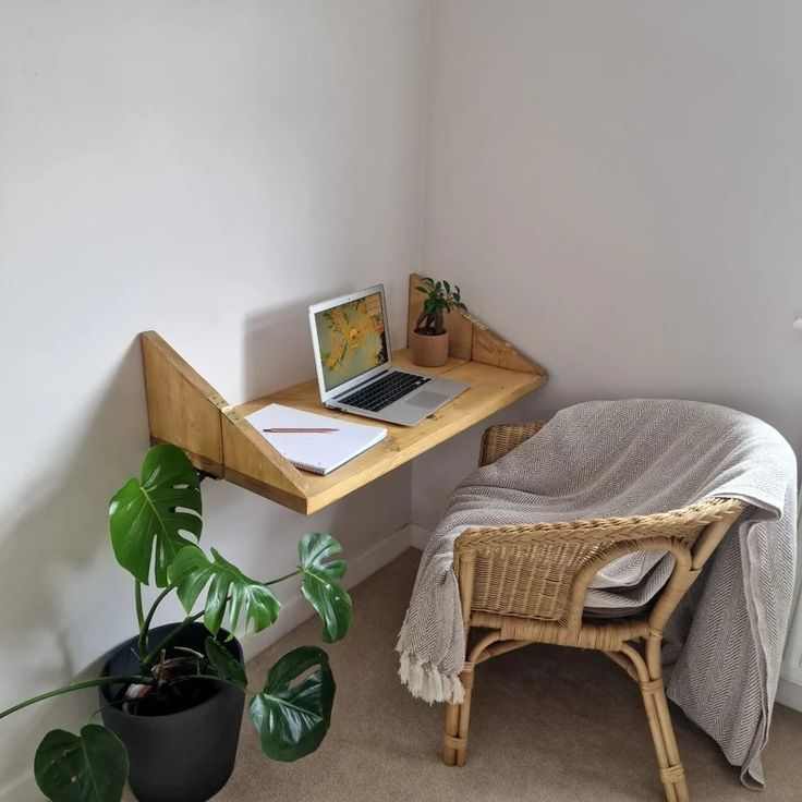 folding-desk-small-backyard-guesthouse-decor-ideas