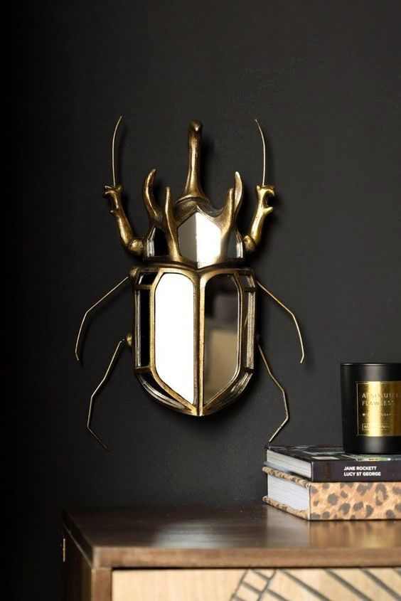 golden-scarab-beetle-egyptian-living-room-decor-ideas