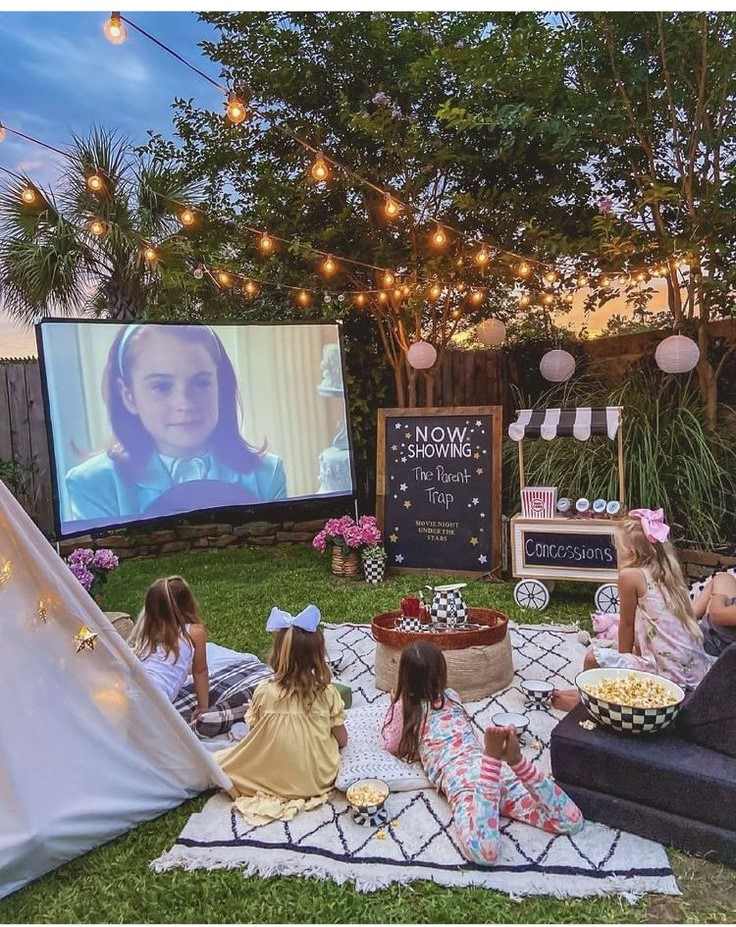 outdoor-movie-screen