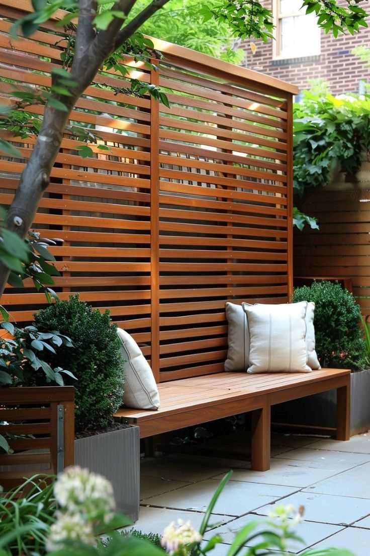 outdoor-privacy-screen-backyard-renovation-ideas