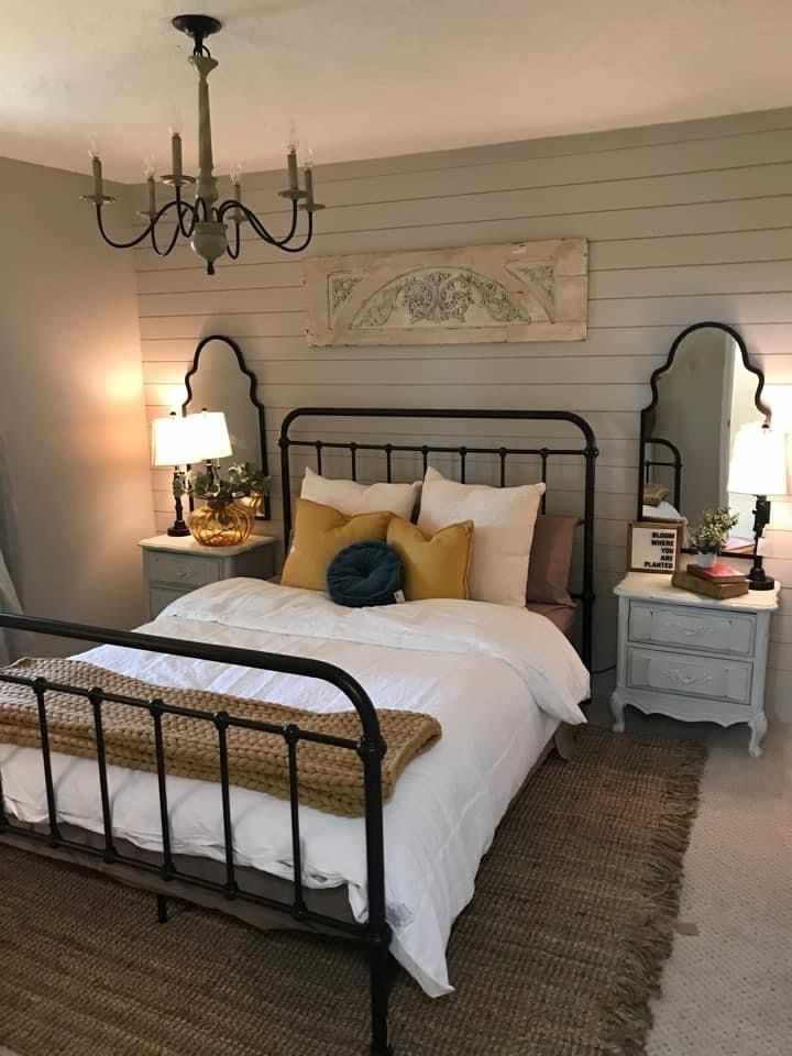 rustic-metal-bedframe-cowgirl-bedroom-decor-ideas