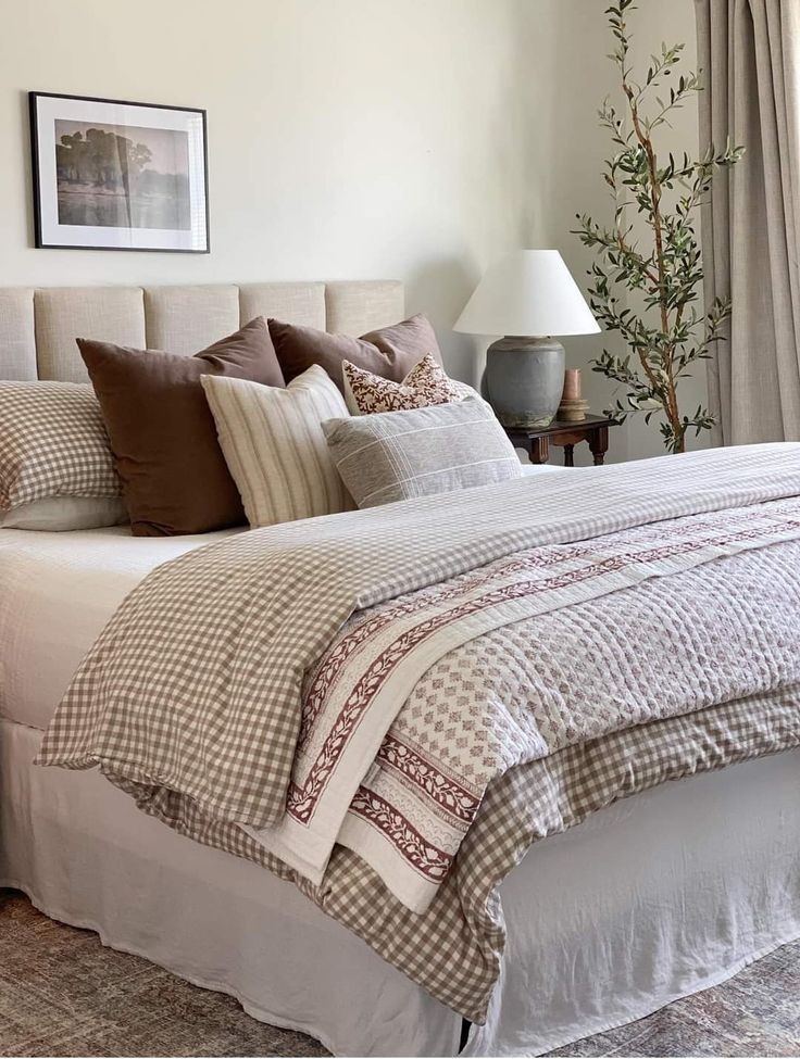 layered-bedding-rustic-bedroom-ideas