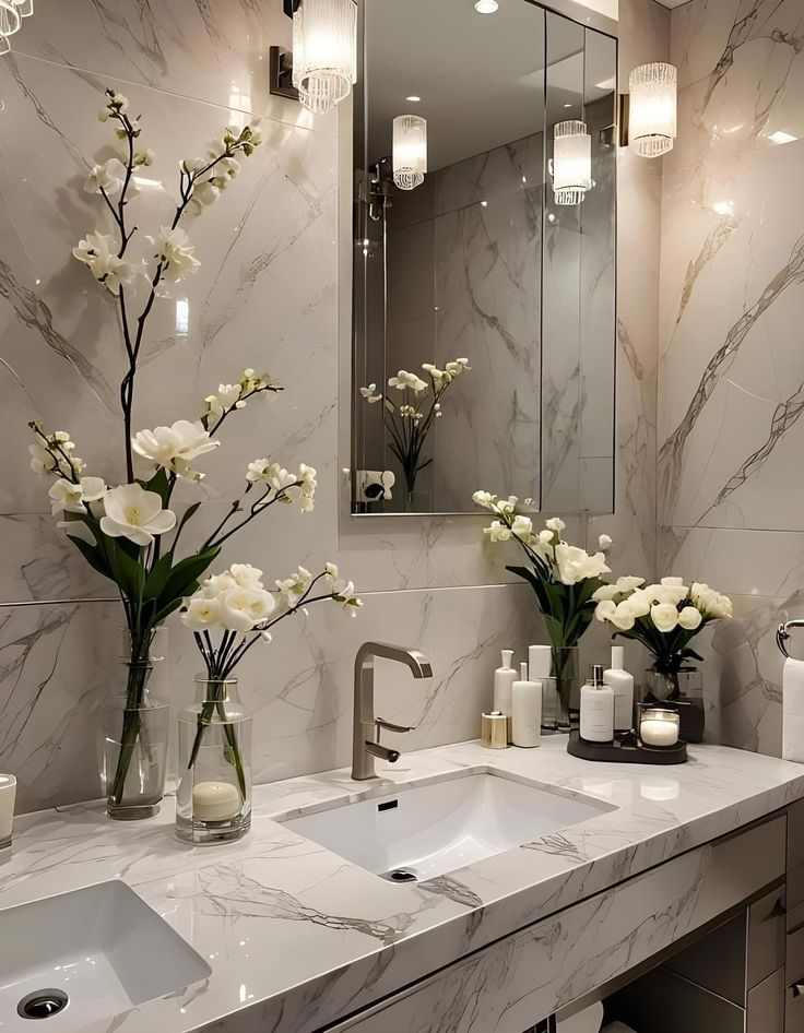 use-mirrored-surfaces-ways-to-add-a-touch-of-glam-to-your-bathroom