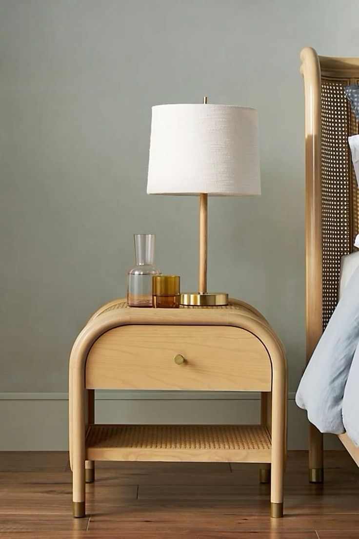 opt-for-minimalist-nightstand