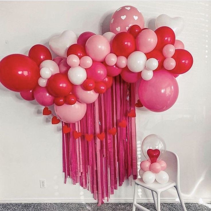 red-and-pink-streamers-valentine-door-decor-ideas