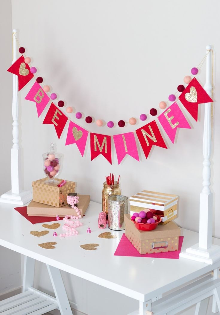 valentine's-day-banner-with-pennants