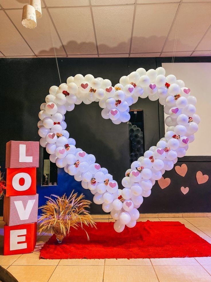 balloon-heart-arch-valentine-door-decor-ideas