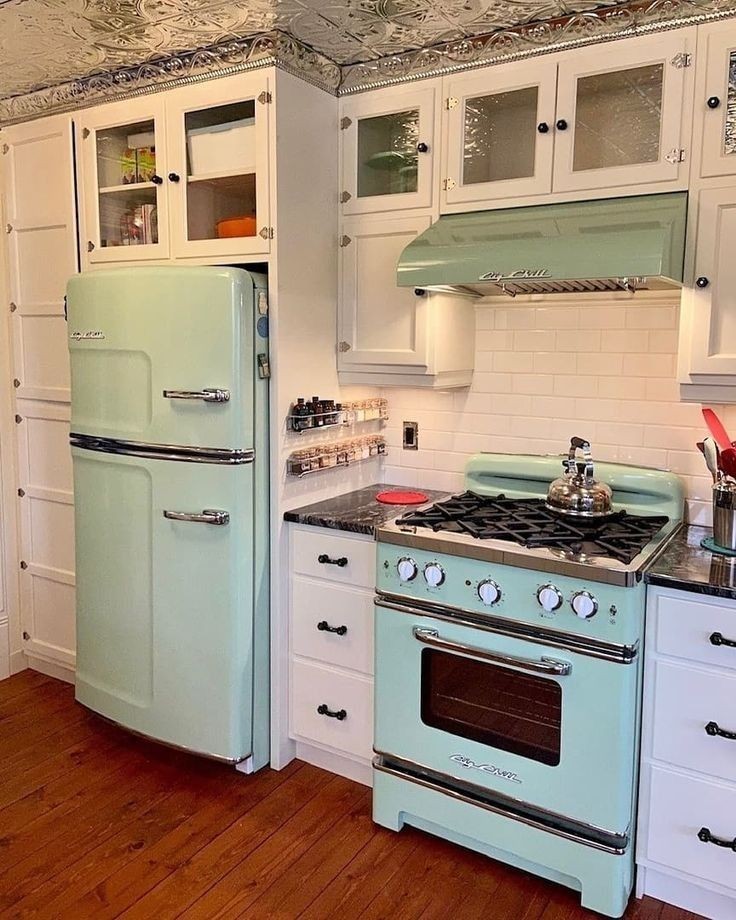 retro-kitchen-appliances-vintage-inspired-decor-ideas