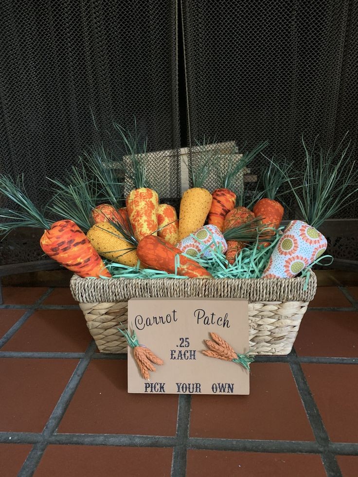 miniature-wooden-crates-for-treat-easter-table-setting-ideas