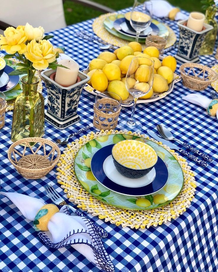 gingham-tablecloth-paired-with-solid-color-napkin