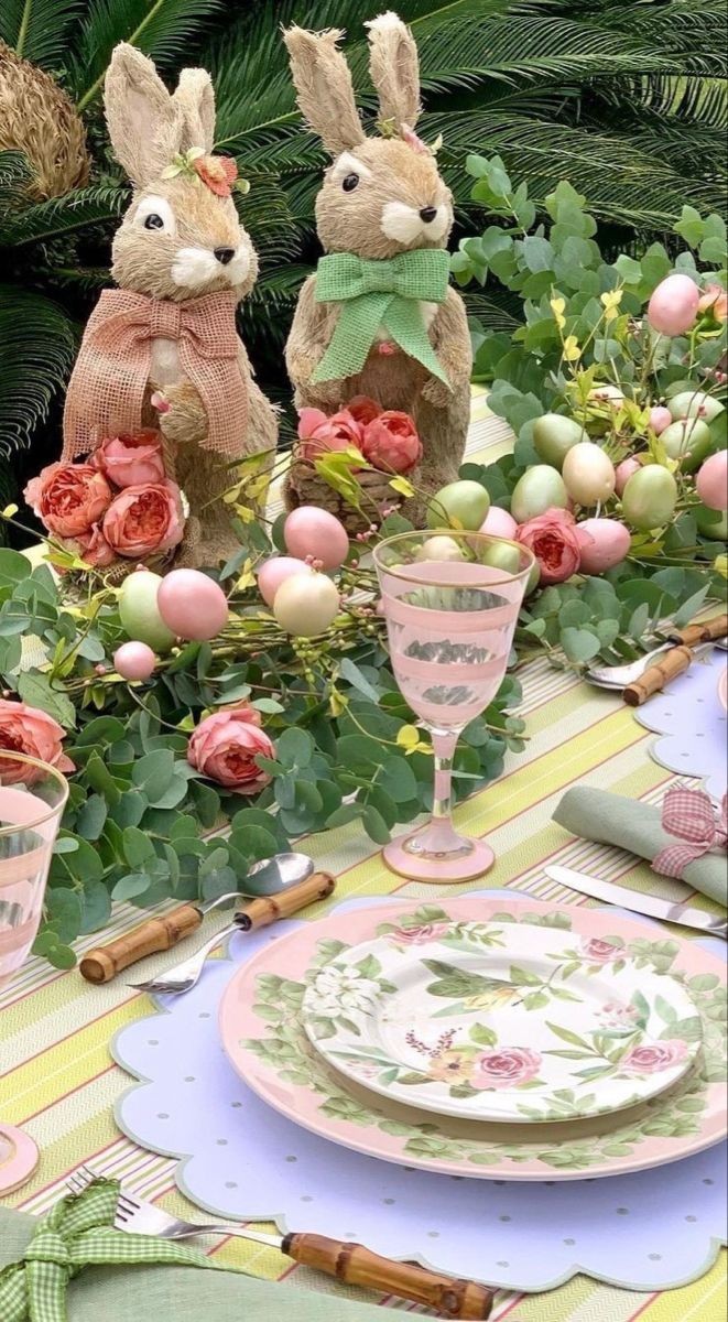 lush-greenery-tablescape