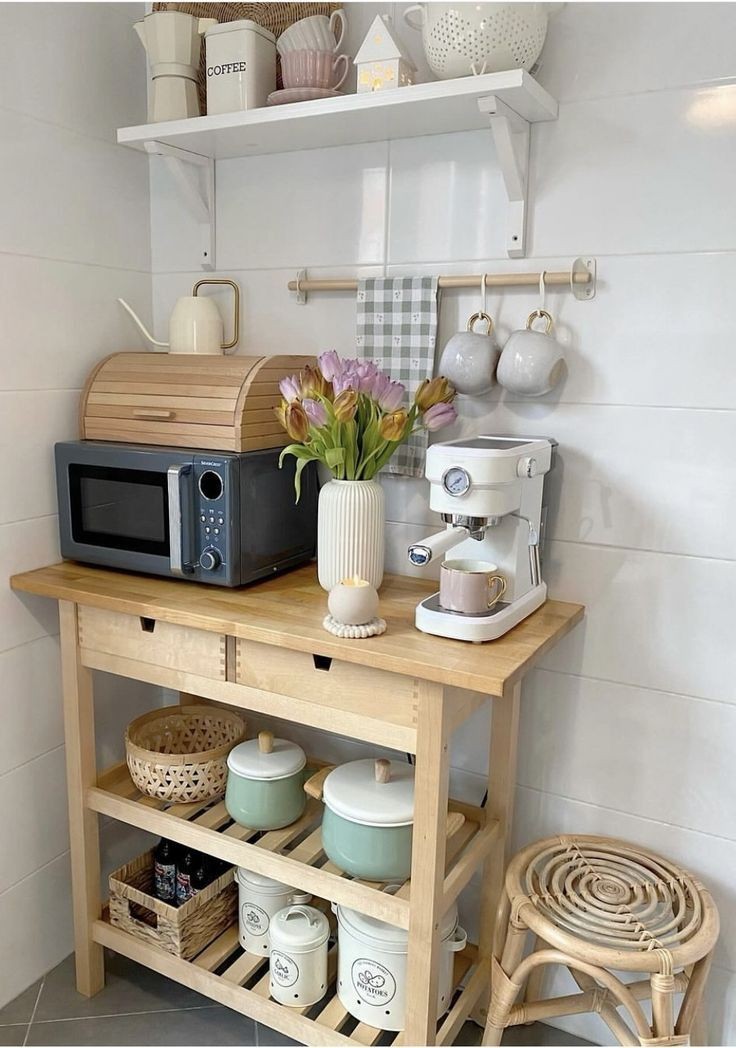 retro-style-coffee-station-vintage-inspired-kitchen-decor-ideas