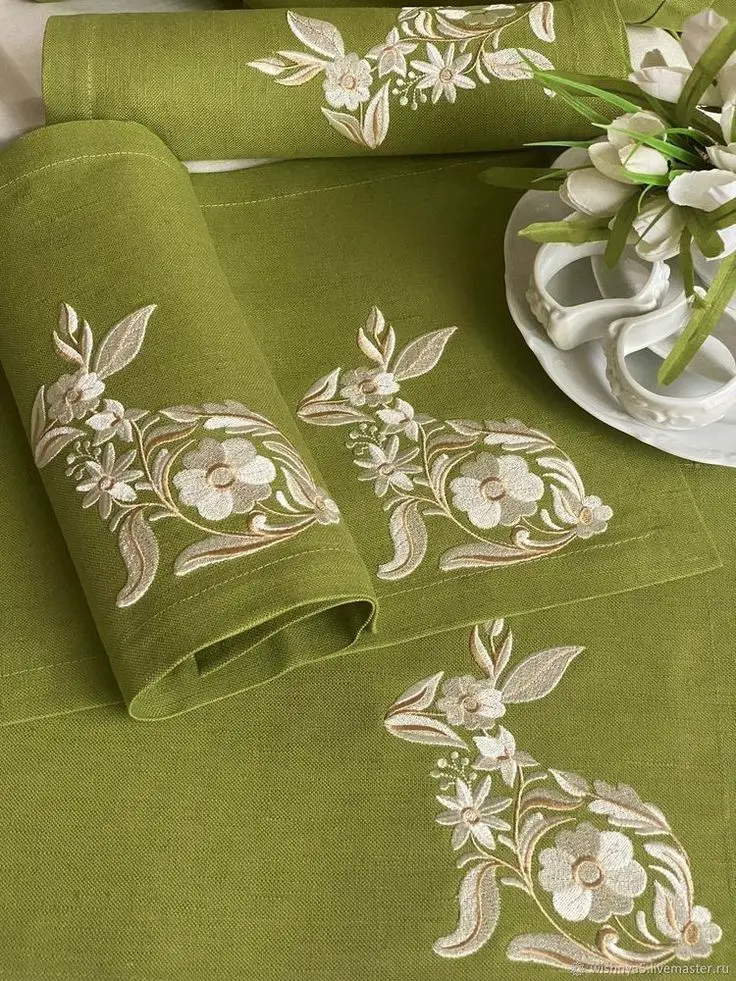 table-runner-with-embroidery