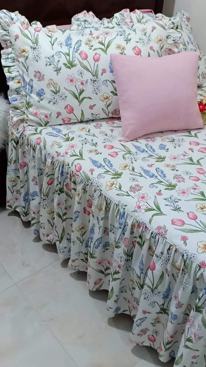 floral-bedspread-vintage-inspired-decor-ideas