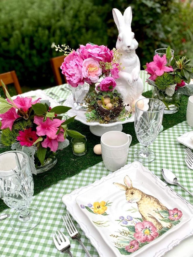 spring-meadow-tablescape-with-faux-mat-grass-easter-table-setting-ideas