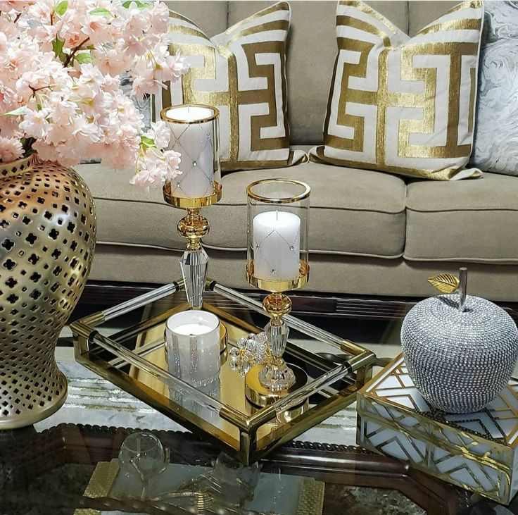 crystal-or-glass-decor-living-room-decor-ideas-for-a-luxe-vibe