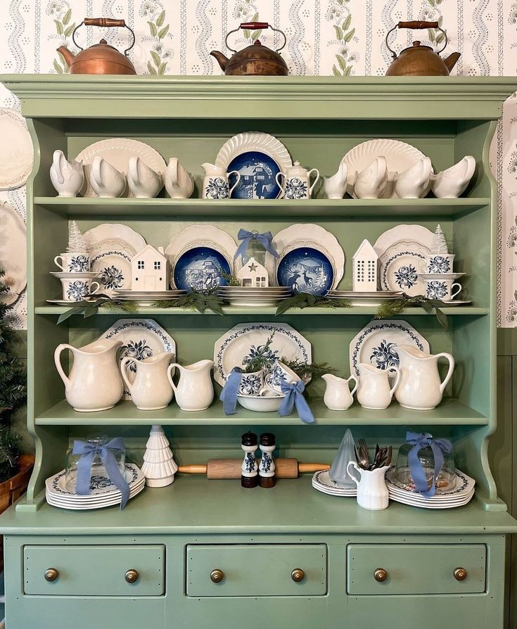 vintage-and-china-dishware-display-vintage-inspired-kitchen-decor-ideas