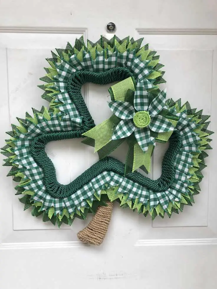 fabric-scrap-shamrock-wreath